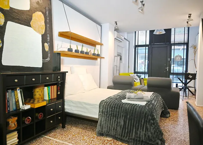 Central Two-Floor Maisonette With Private Entrance