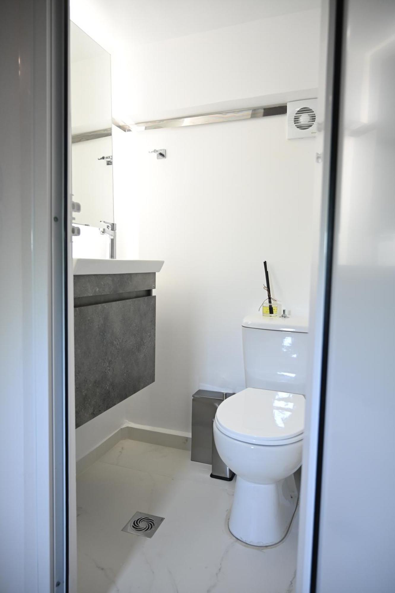 Two-floor Maisonette With Private Entrance Apartment *