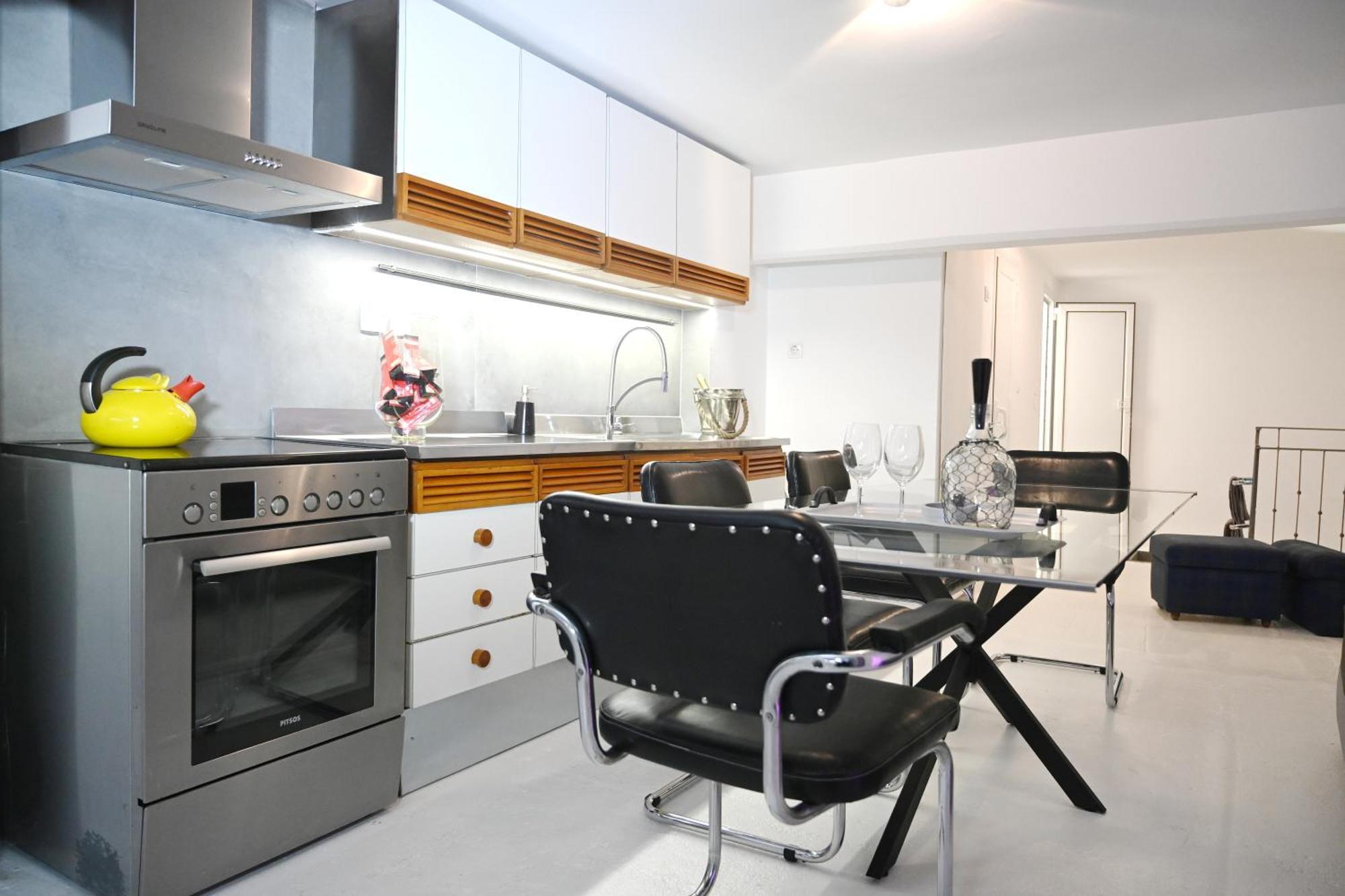 Two-floor Maisonette With Private Entrance Apartment *